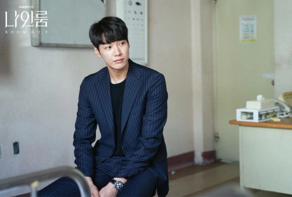 Кадр из дорамы Комната №9