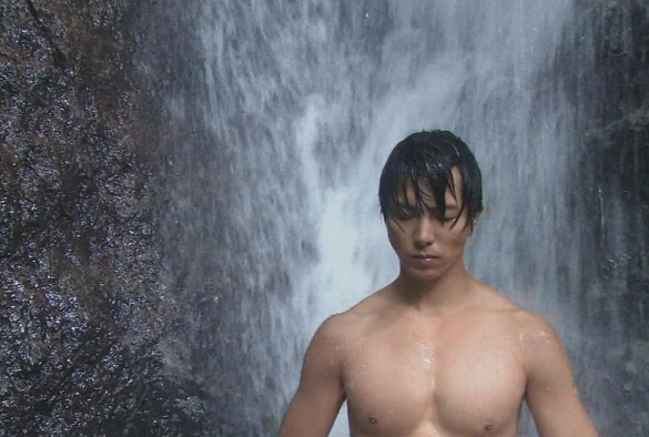 Кадр из дорамы Обнажённое лето