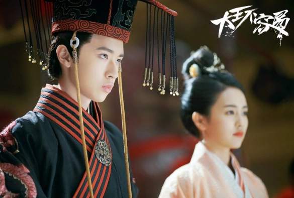 Кадр из дорамы Трудно быть императором