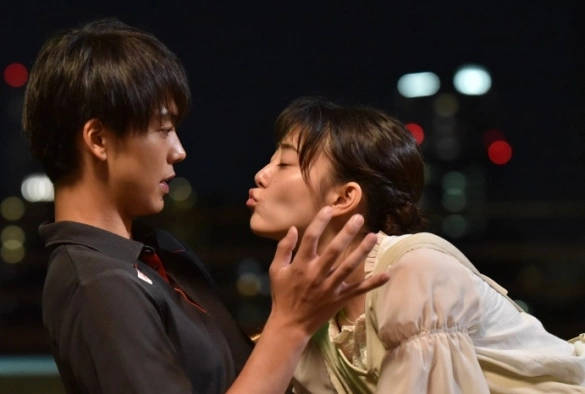 Кадр из дорамы Чрезмерно опекаемая Кахоко