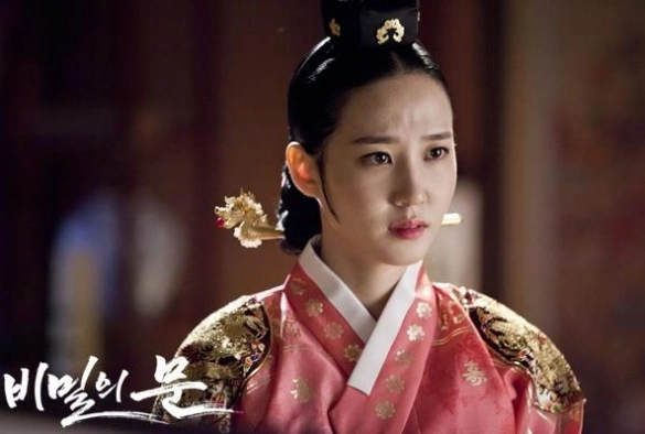 Кадр из дорамы Секретная дверь