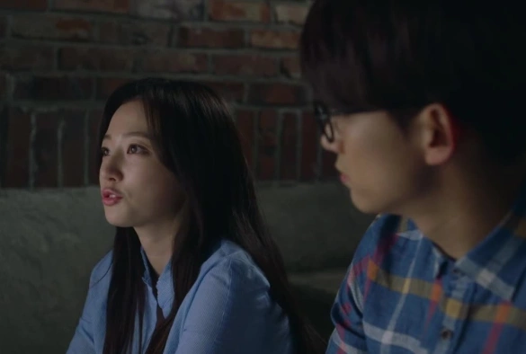 Кадр из дорамы Касаясь тебя