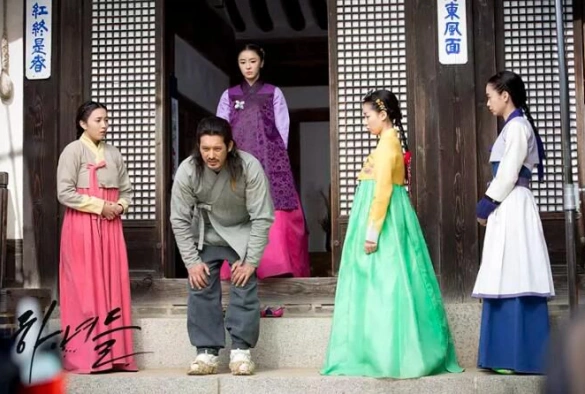 Кадр из дорамы Прислуга