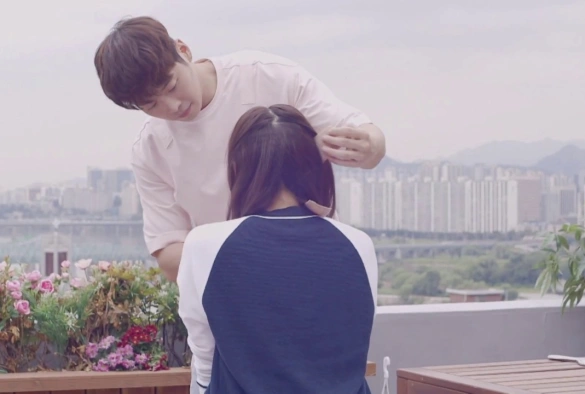 Кадр из дорамы О ней