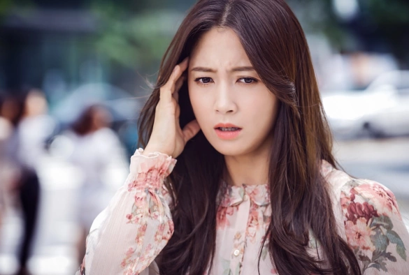 Кадр из дорамы О ней