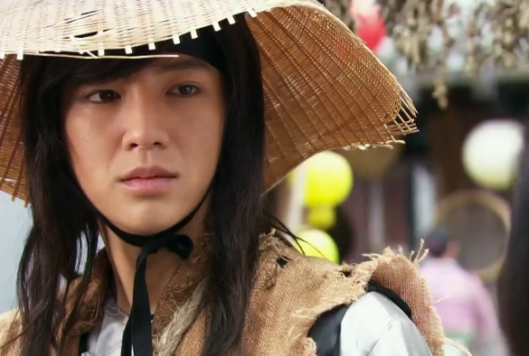 Кадр из дорамы Хон Гиль Дон: Легенда о честном воре