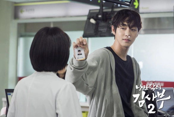 Кадр из дорамы Учитель Ким — доктор-романтик 2 сезон