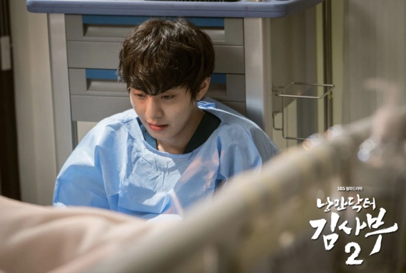 Кадр из дорамы Учитель Ким — доктор-романтик 2 сезон