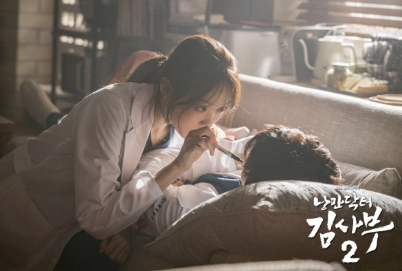 Кадр из дорамы Учитель Ким — доктор-романтик 2 сезон