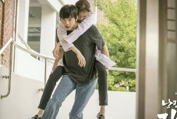 Кадр из дорамы Учитель Ким — доктор-романтик 2 сезон