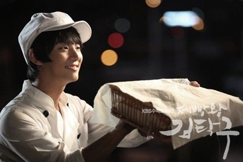 Кадр из дорамы Король выпечки Ким Тхак Гу