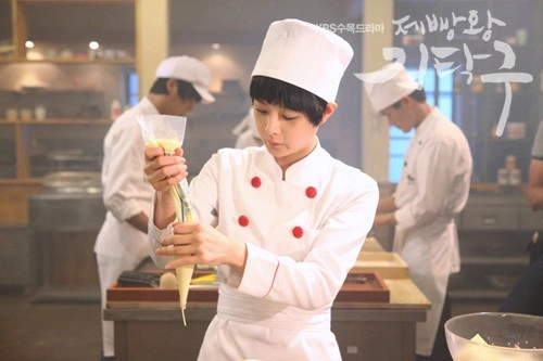 Кадр из дорамы Король выпечки Ким Тхак Гу