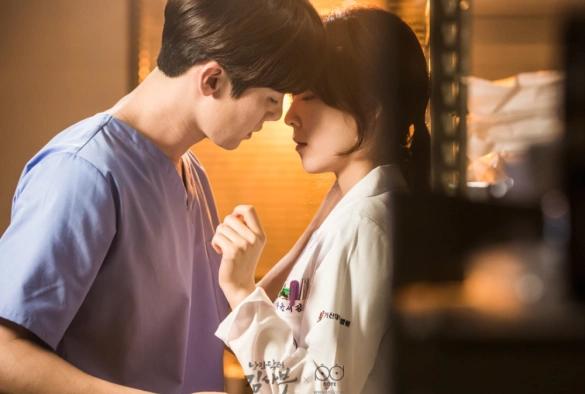 Кадр из дорамы Учитель Ким — доктор-романтик