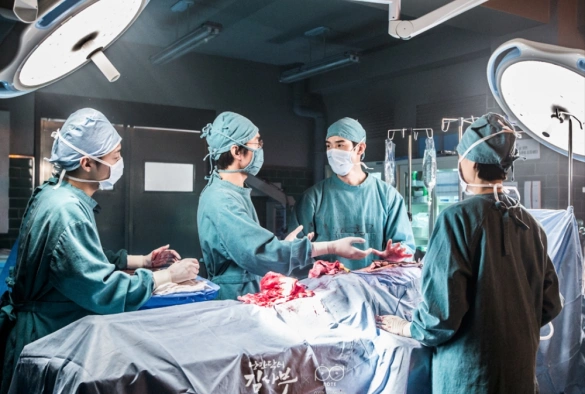 Кадр из дорамы Учитель Ким — доктор-романтик