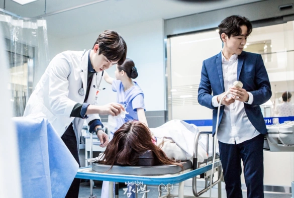 Кадр из дорамы Учитель Ким — доктор-романтик