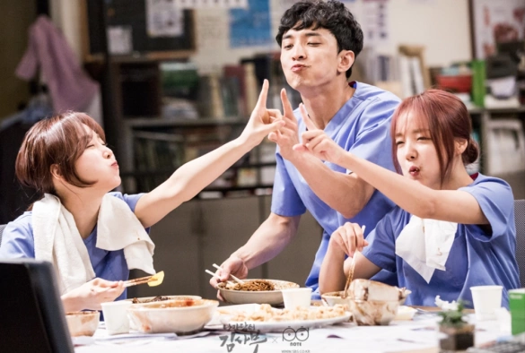 Кадр из дорамы Учитель Ким — доктор-романтик