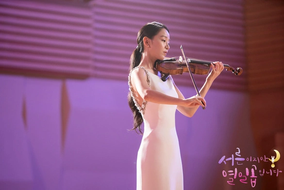 Кадр из дорамы Тридцать, но семнадцать