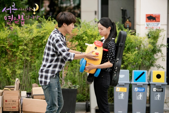 Кадр из дорамы Тридцать, но семнадцать