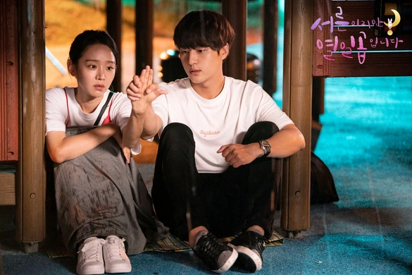 Кадр из дорамы Тридцать, но семнадцать