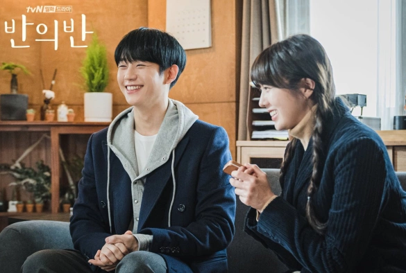 Кадр из дорамы Половина от половины