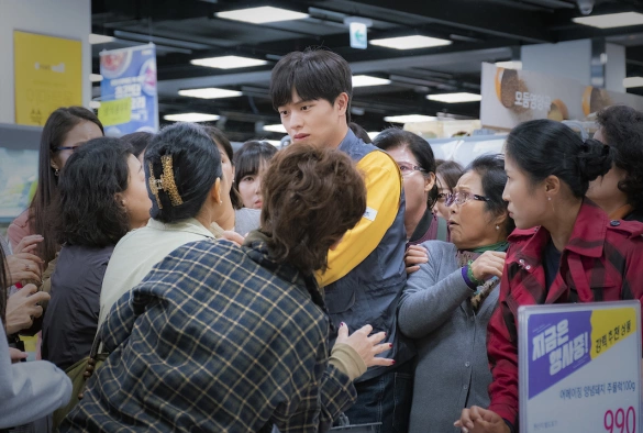 Кадр из дорамы Мистический бар на колесах