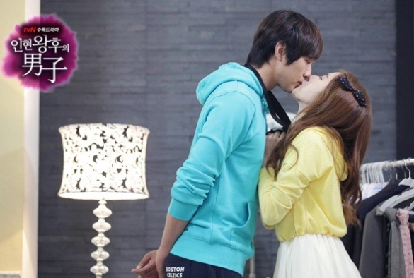 Кадр из дорамы Мужчина королевы Ин Хён