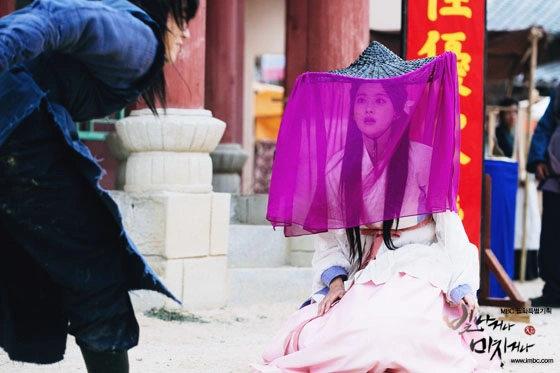 Кадр из дорамы Сияй или сойди с ума