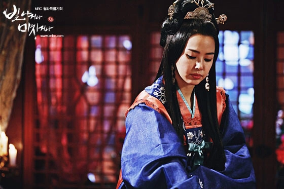 Кадр из дорамы Сияй или сойди с ума