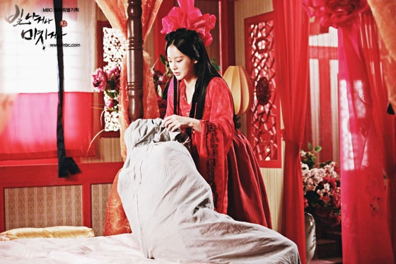 Кадр из дорамы Сияй или сойди с ума