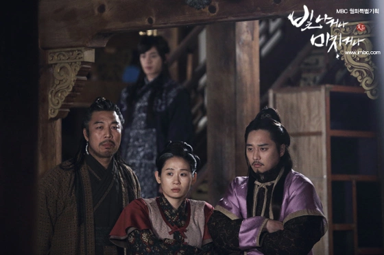 Кадр из дорамы Сияй или сойди с ума