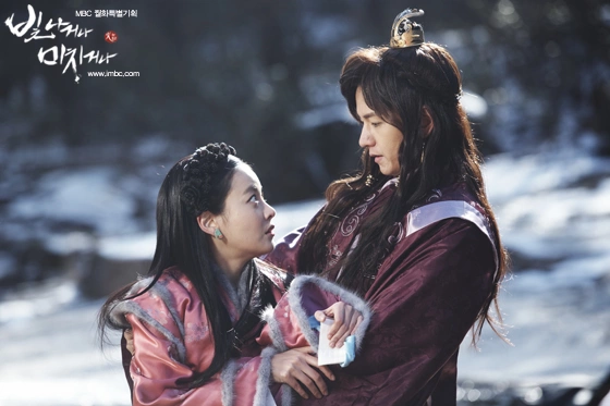 Кадр из дорамы Сияй или сойди с ума