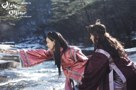 Кадр из дорамы Сияй или сойди с ума