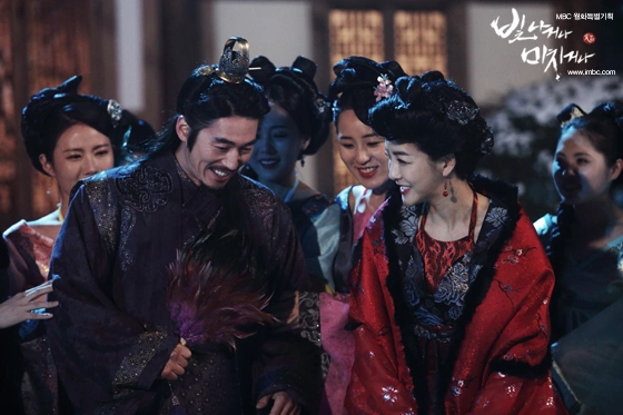 Кадр из дорамы Сияй или сойди с ума