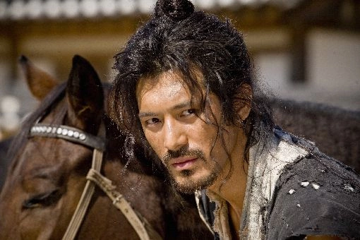 Кадр из дорамы Охотники на рабов