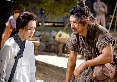 Кадр из дорамы Охотники на рабов