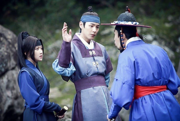 Кадр из дорамы Зеркало ведьмы