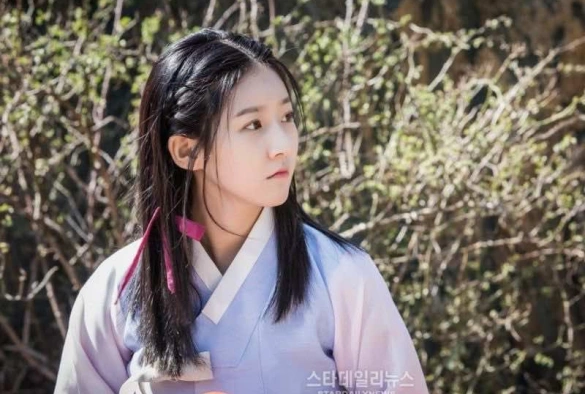 Кадр из дорамы Зеркало ведьмы