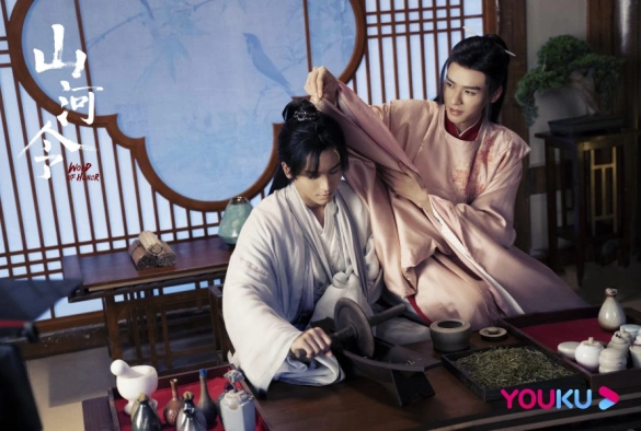 Кадр из дорамы Далёкие странники