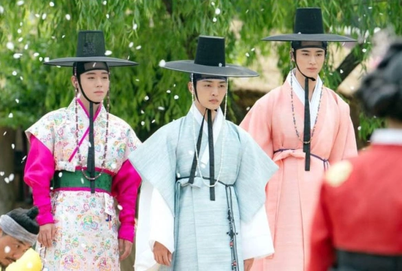 Кадр из дорамы Цветочная команда: Брачное агентство Чосона