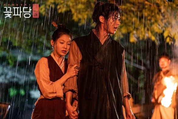 Кадр из дорамы Цветочная команда: Брачное агентство Чосона