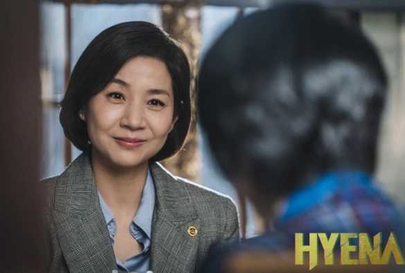 Кадр из дорамы Гиена