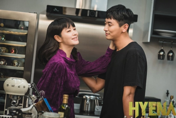 Кадр из дорамы Гиена