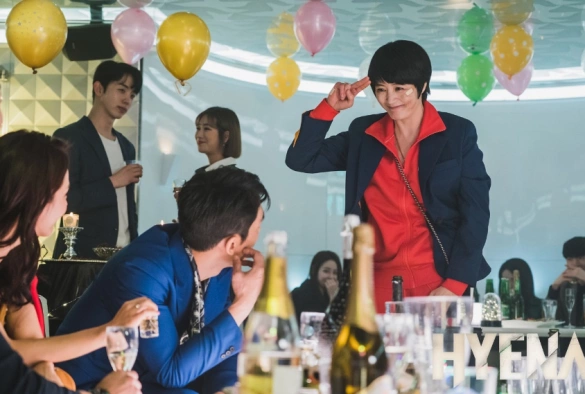 Кадр из дорамы Гиена