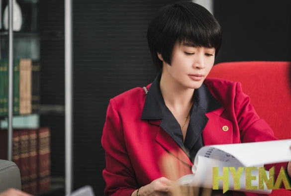 Кадр из дорамы Гиена