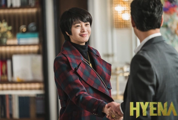 Кадр из дорамы Гиена