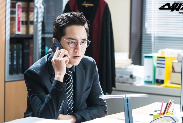 Кадр из дорамы Переключи мир