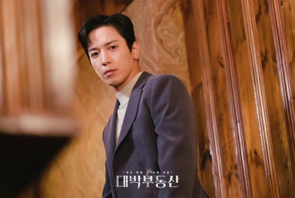 Кадр из дорамы Проклятая недвижимость / Крутая недвижимость