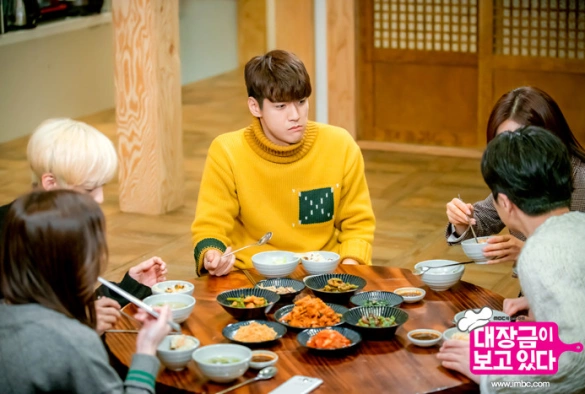 Кадр из дорамы Дэ Чан Гым наблюдает