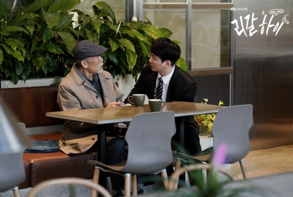 Кадр из дорамы Орлы юриспруденции