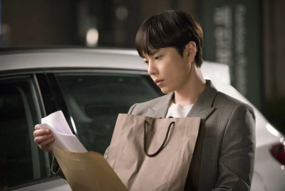 Кадр из дорамы Мне нужен кофе